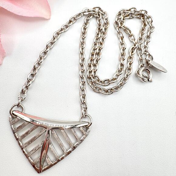 Vintage Roget Geometric Triangle Pendant Necklace Optic Shiny Silver Tone Signed - Picture 2 of 11